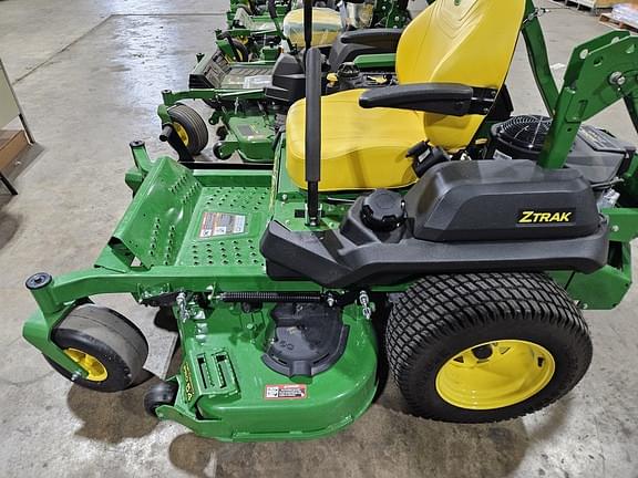 Image of John Deere Z720E equipment image 1