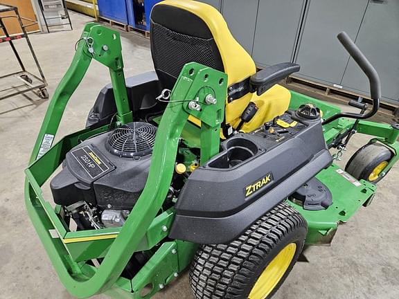 Image of John Deere Z720E equipment image 4