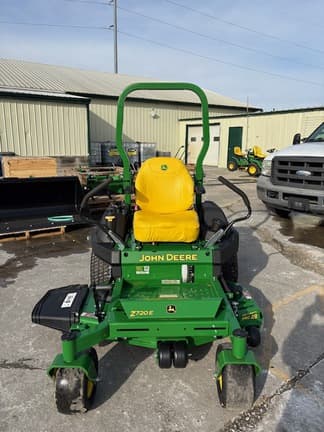 Image of John Deere Z720E equipment image 1