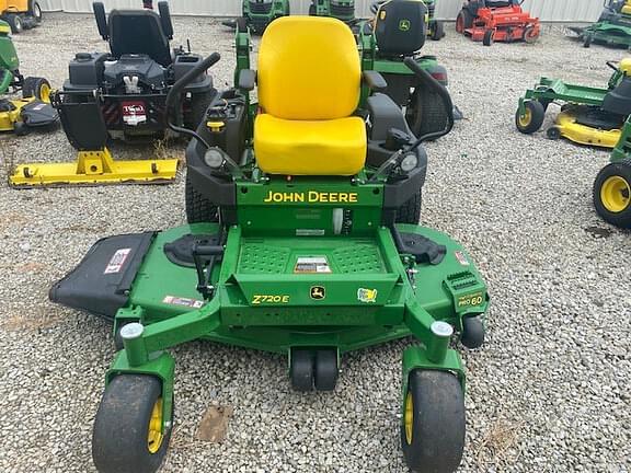 Image of John Deere Z720E Image 1