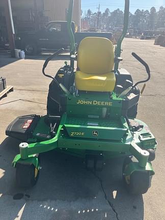 Image of John Deere Z720E equipment image 1