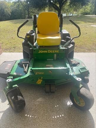 Image of John Deere Z720E equipment image 2
