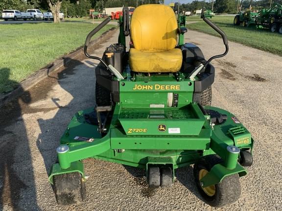 Image of John Deere Z720E equipment image 1