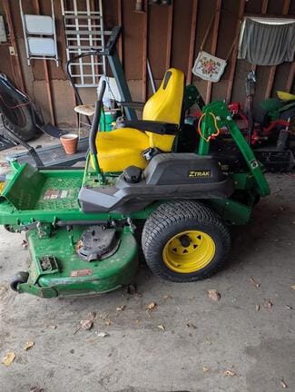 2022 John Deere Z735M Equipment Image0
