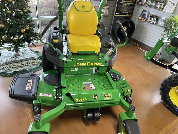 2022 John Deere Z735M Equipment Image0