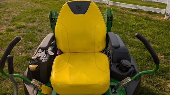 Image of John Deere Z735M equipment image 4