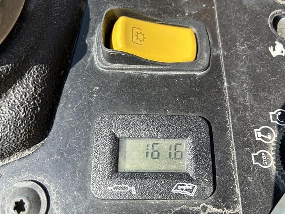 Image of John Deere Z735M equipment image 2