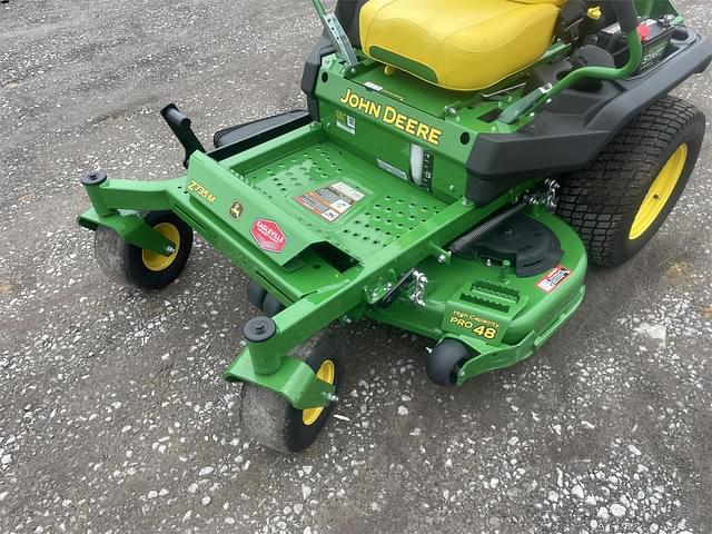 Image of John Deere Z735M equipment image 4