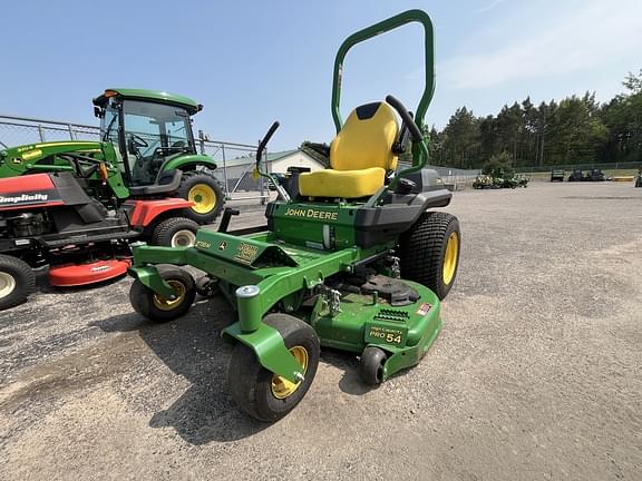 Image of John Deere Z735M equipment image 4