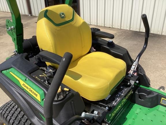 Image of John Deere Z915E equipment image 4