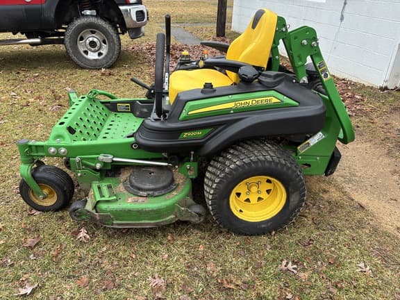 Image of John Deere Z920M equipment image 1