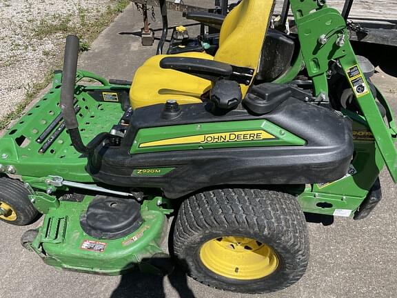 Image of John Deere Z920M equipment image 1