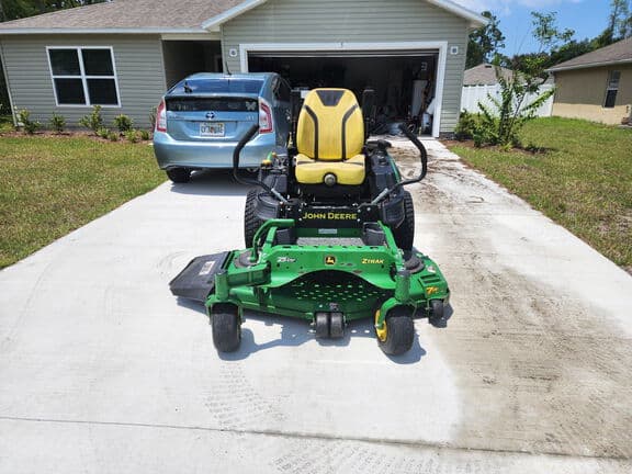 Image of John Deere Z930M equipment image 1