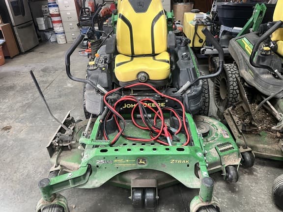 Image of John Deere Z930M equipment image 1