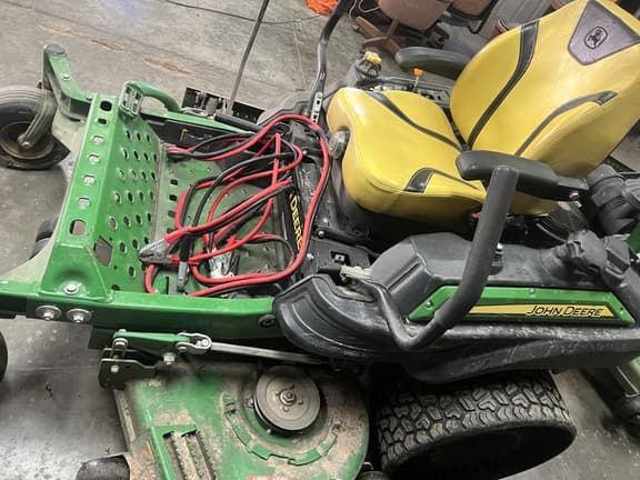 Image of John Deere Z930M equipment image 3