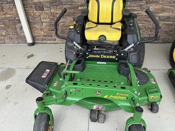 Image of John Deere Z930M equipment image 1