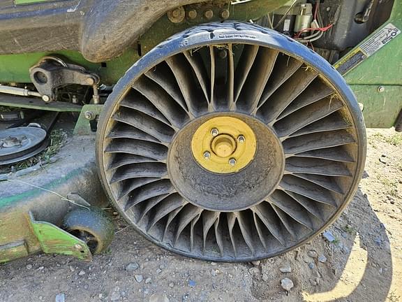 Image of John Deere Z930M equipment image 4
