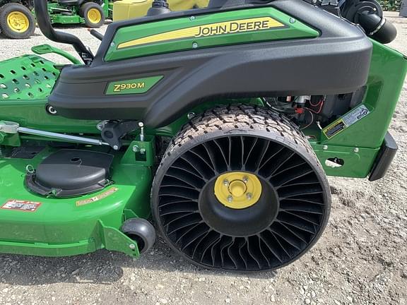 Image of John Deere Z930M equipment image 4