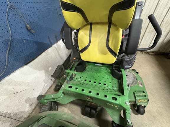 Image of John Deere Z930M equipment image 1