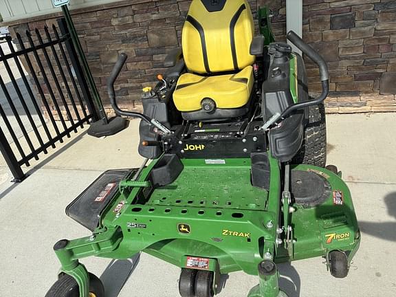 Image of John Deere Z930M equipment image 1