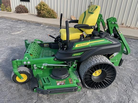 Image of John Deere Z930M equipment image 1