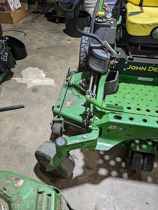 Image of John Deere Z930M equipment image 1