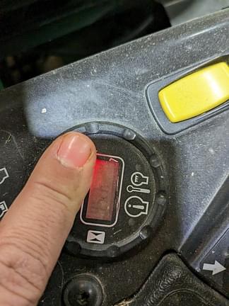 Image of John Deere Z930M equipment image 4