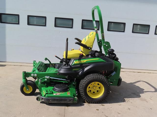 Image of John Deere Z930M equipment image 1