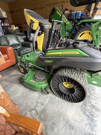 Image of John Deere Z930M equipment image 2