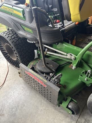 Image of John Deere Z930M equipment image 1