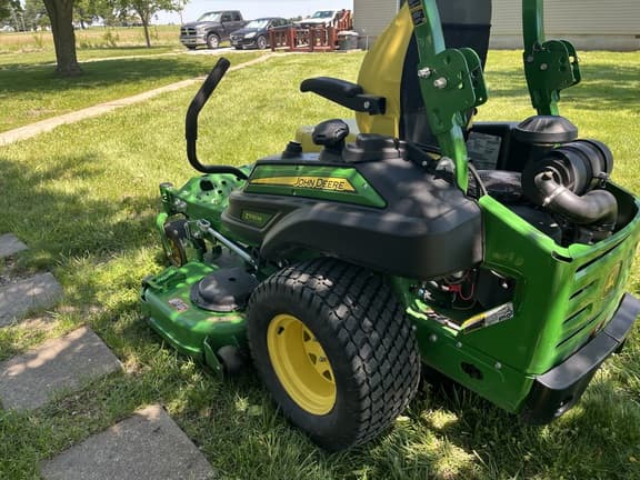 Image of John Deere Z930M equipment image 1