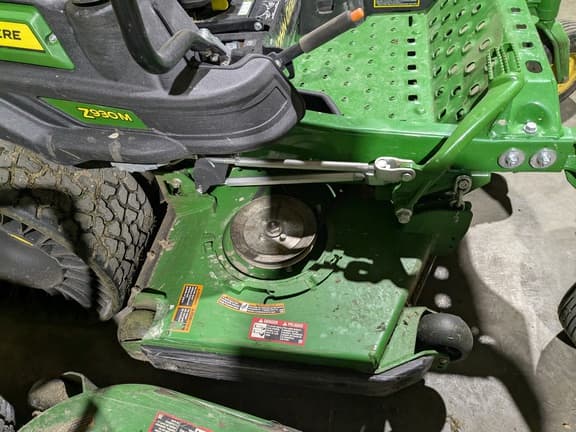 Image of John Deere Z930M equipment image 4