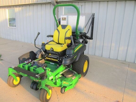 2022 John Deere Z930R Image