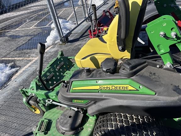 Image of John Deere Z930R equipment image 1