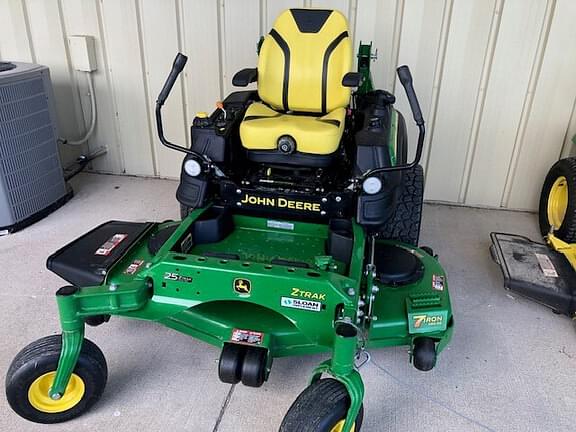 Image of John Deere Z930R equipment image 1