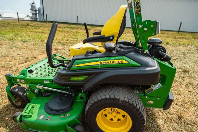 Image of John Deere Z950M equipment image 1