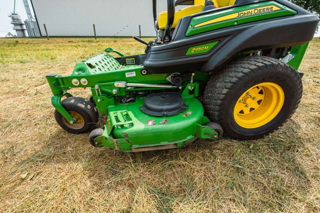Image of John Deere Z950M equipment image 4