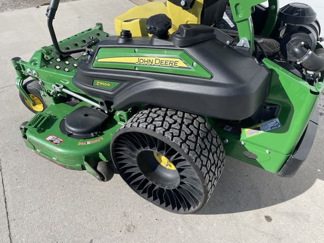 Image of John Deere Z950R equipment image 3