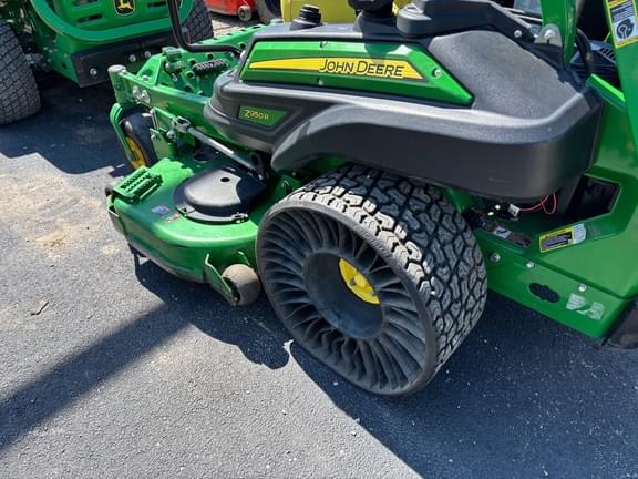 Image of John Deere Z950R equipment image 4