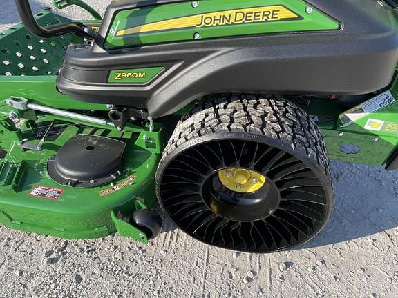 Image of John Deere Z960M equipment image 3