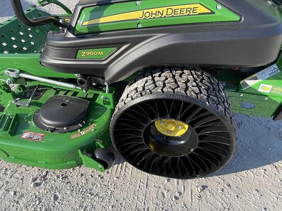 Image of John Deere Z960M equipment image 4