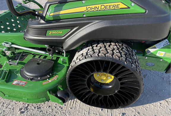 Image of John Deere Z960M equipment image 4