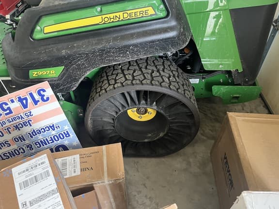 Image of John Deere Z997R equipment image 1