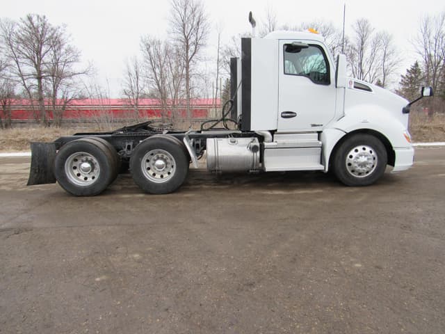 Image of Kenworth T680 equipment image 4