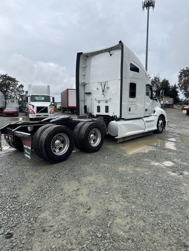 Image of Kenworth T680 equipment image 4