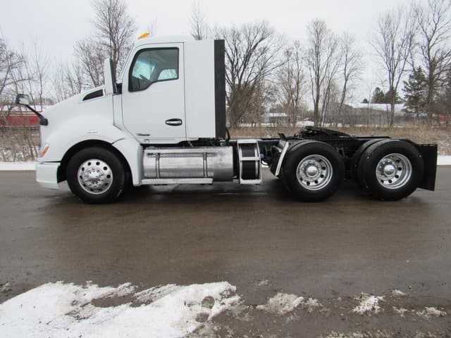Image of Kenworth T680 equipment image 4