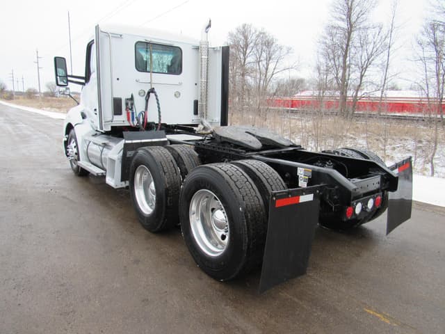 Image of Kenworth T680 equipment image 3