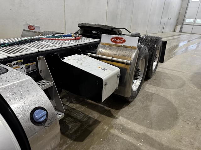 Image of Kenworth T680 equipment image 4