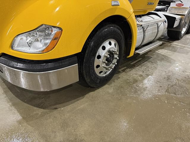 Image of Kenworth T680 equipment image 1