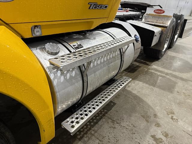 Image of Kenworth T680 equipment image 3